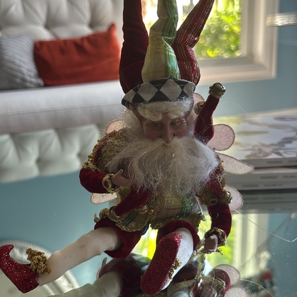 Mark Robert’s Santa elf. - Picture 7 of 7